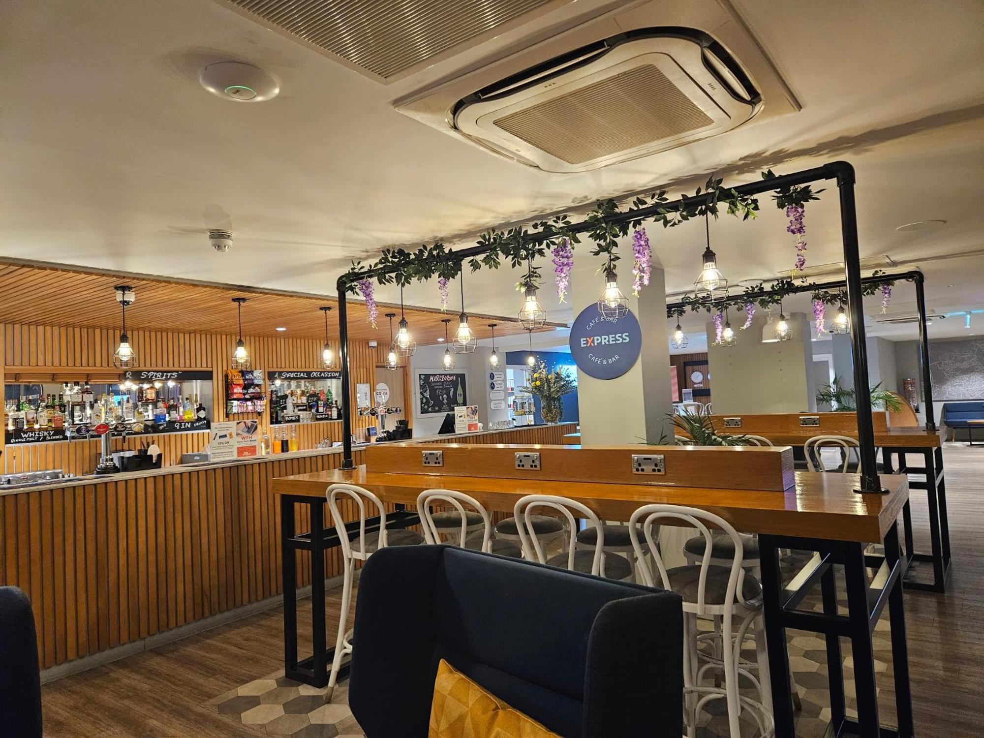 Holiday Inn Express - Wigan By Ihg Eksteriør billede